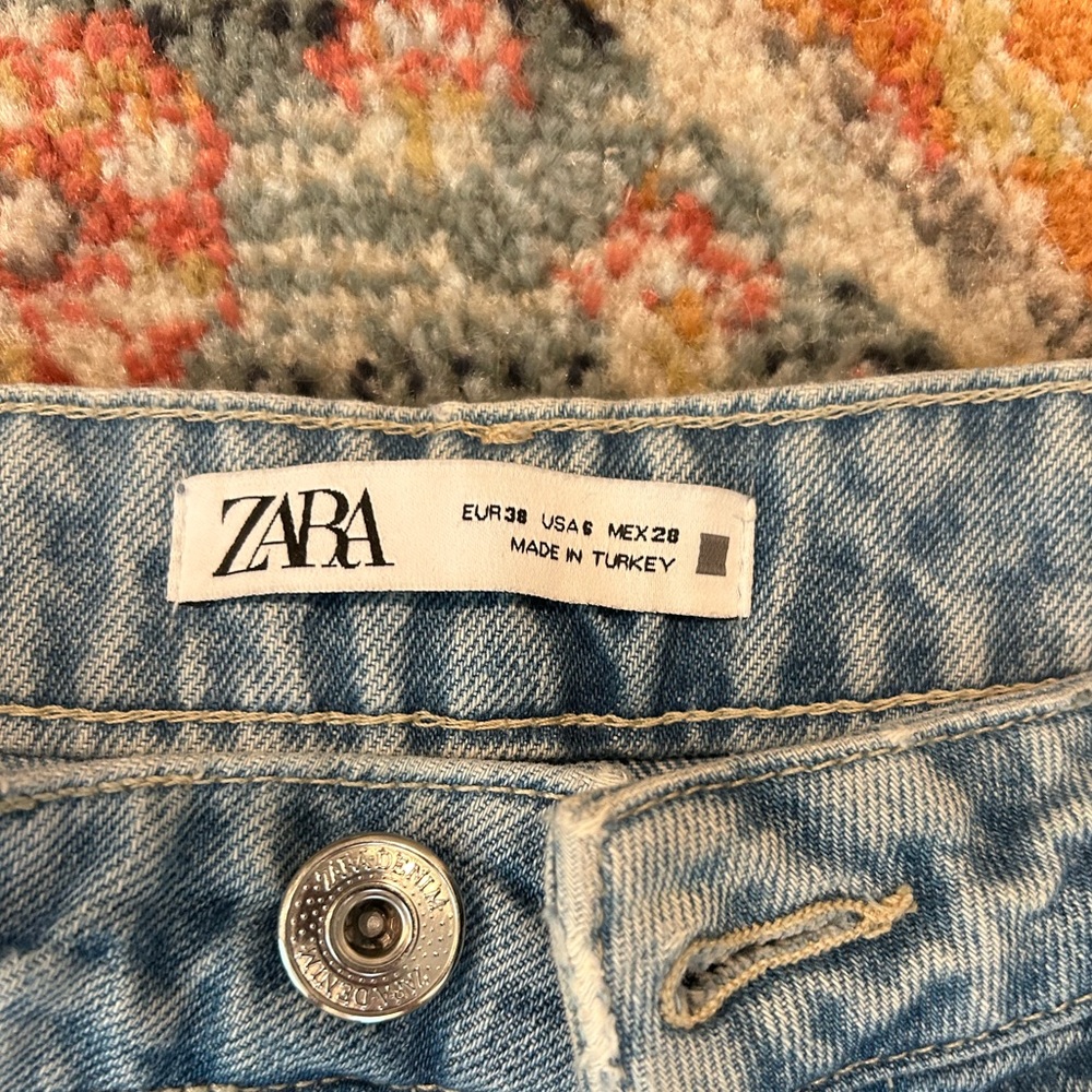 Zara jeans in great condition